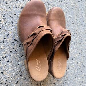 Clarks Women's Tan Leather Mules